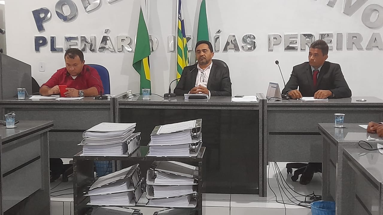 Presidente da Câmara de Vereadores de Francisco Ayres, Ronaldo Heber da Sá, Conduz com Maestria a Quadragésima (400ª) Sessão Ordinária