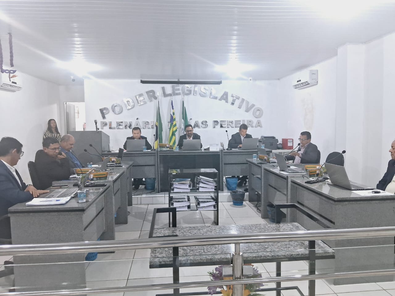 406ª Sessão Ordinária da Câmara Municipal de Francisco Ayres: Debate e aprovação de projetos marcam os trabalhos legislativos